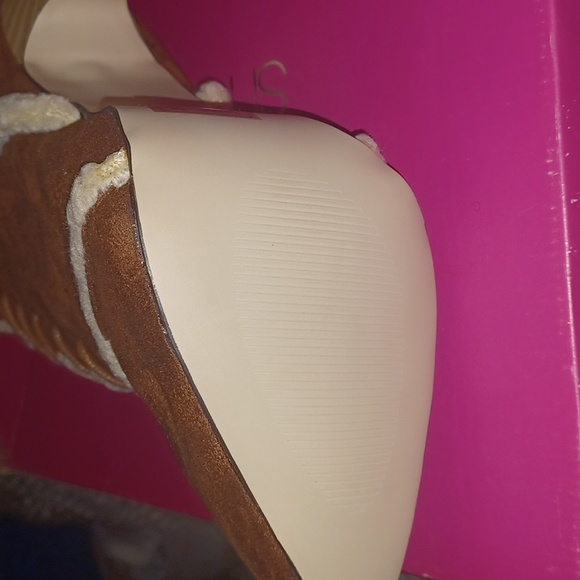 Shearling thigh high boot - Picture 2 of 4